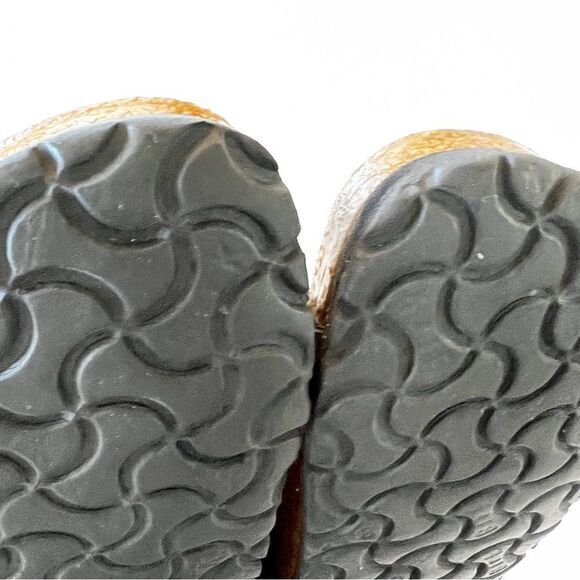 Birkis Metallic Embossed Double Strap Sandals Size 37 EU Cork‎ Sole Comfort Foot - Picture 14 of 16